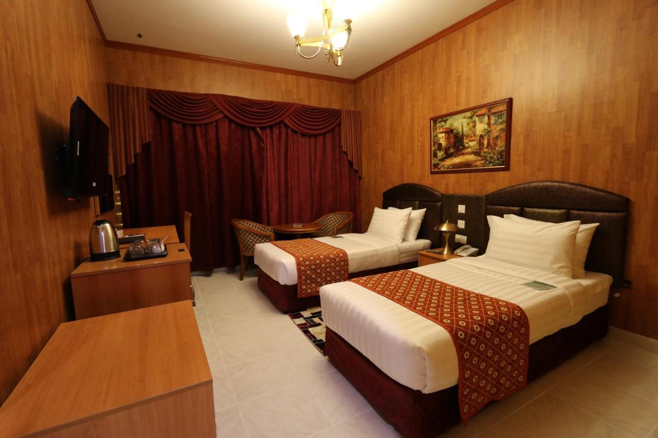 New California Hotel Dubaï Extérieur photo