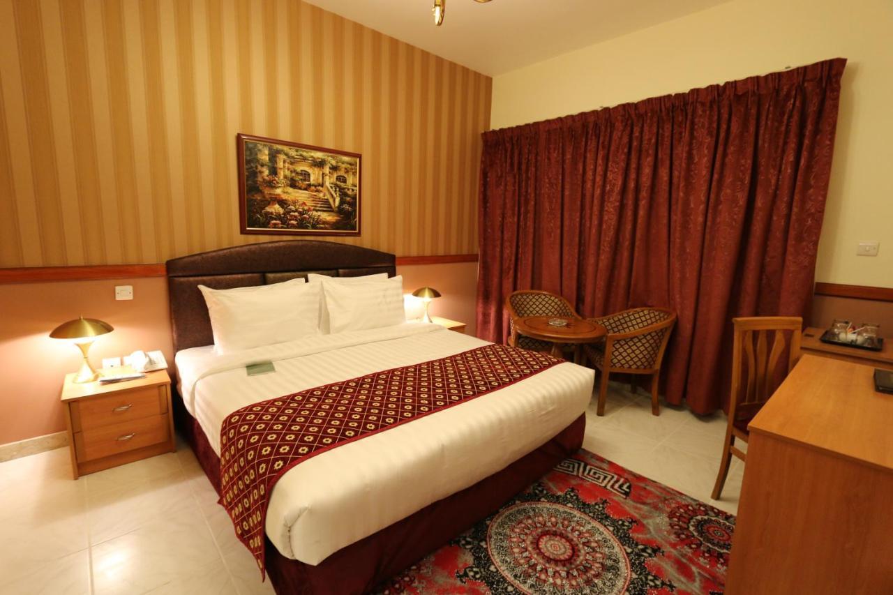 New California Hotel Dubaï Extérieur photo