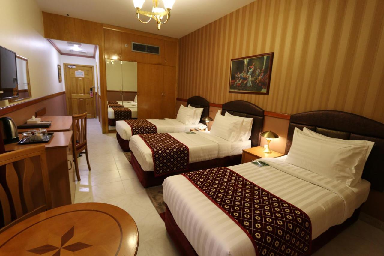 New California Hotel Dubaï Extérieur photo