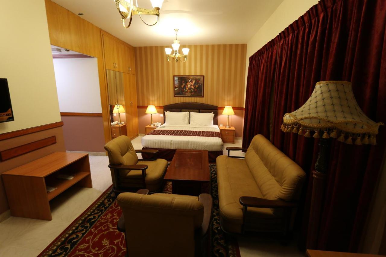 New California Hotel Dubaï Extérieur photo