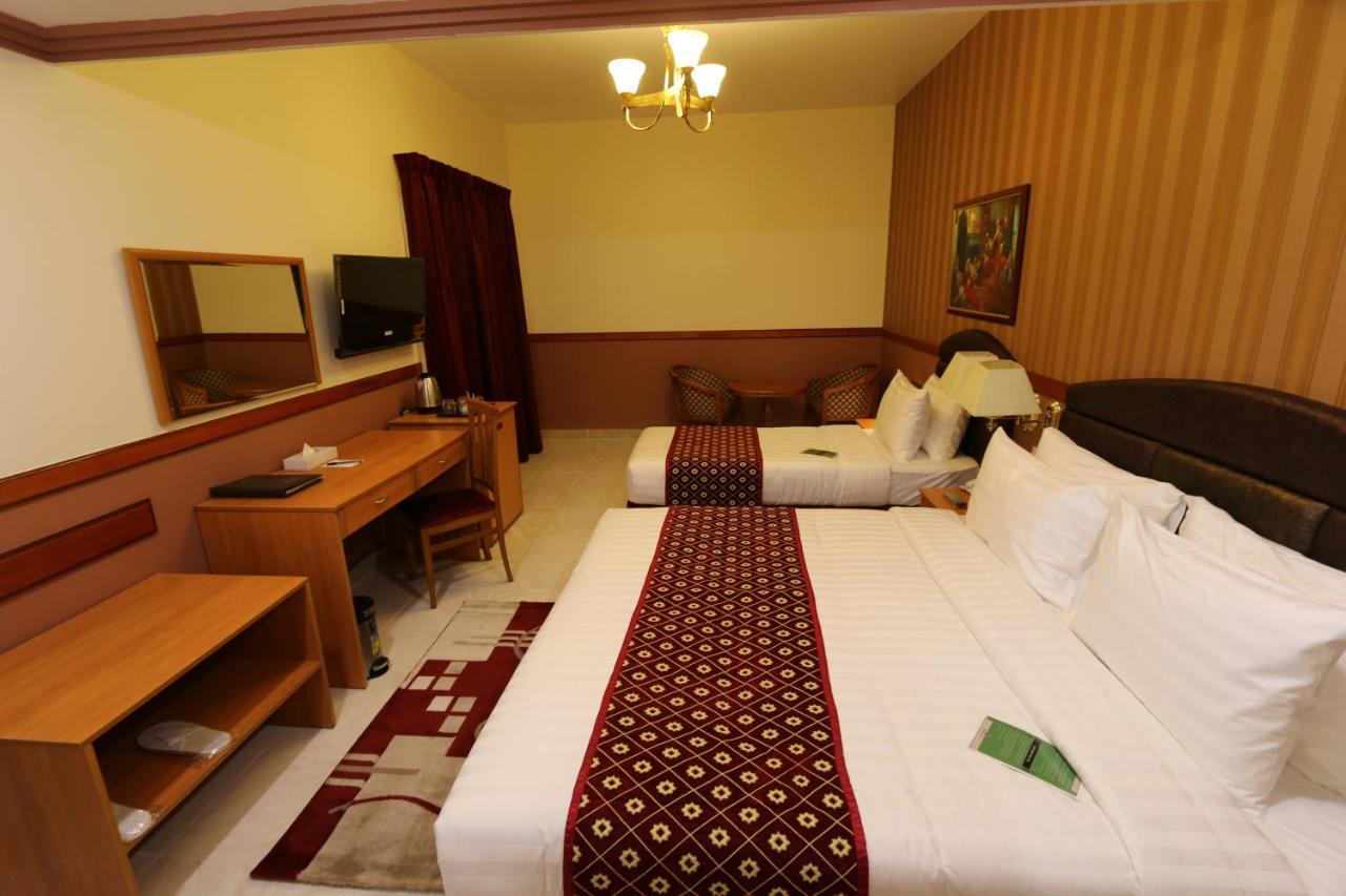 New California Hotel Dubaï Extérieur photo