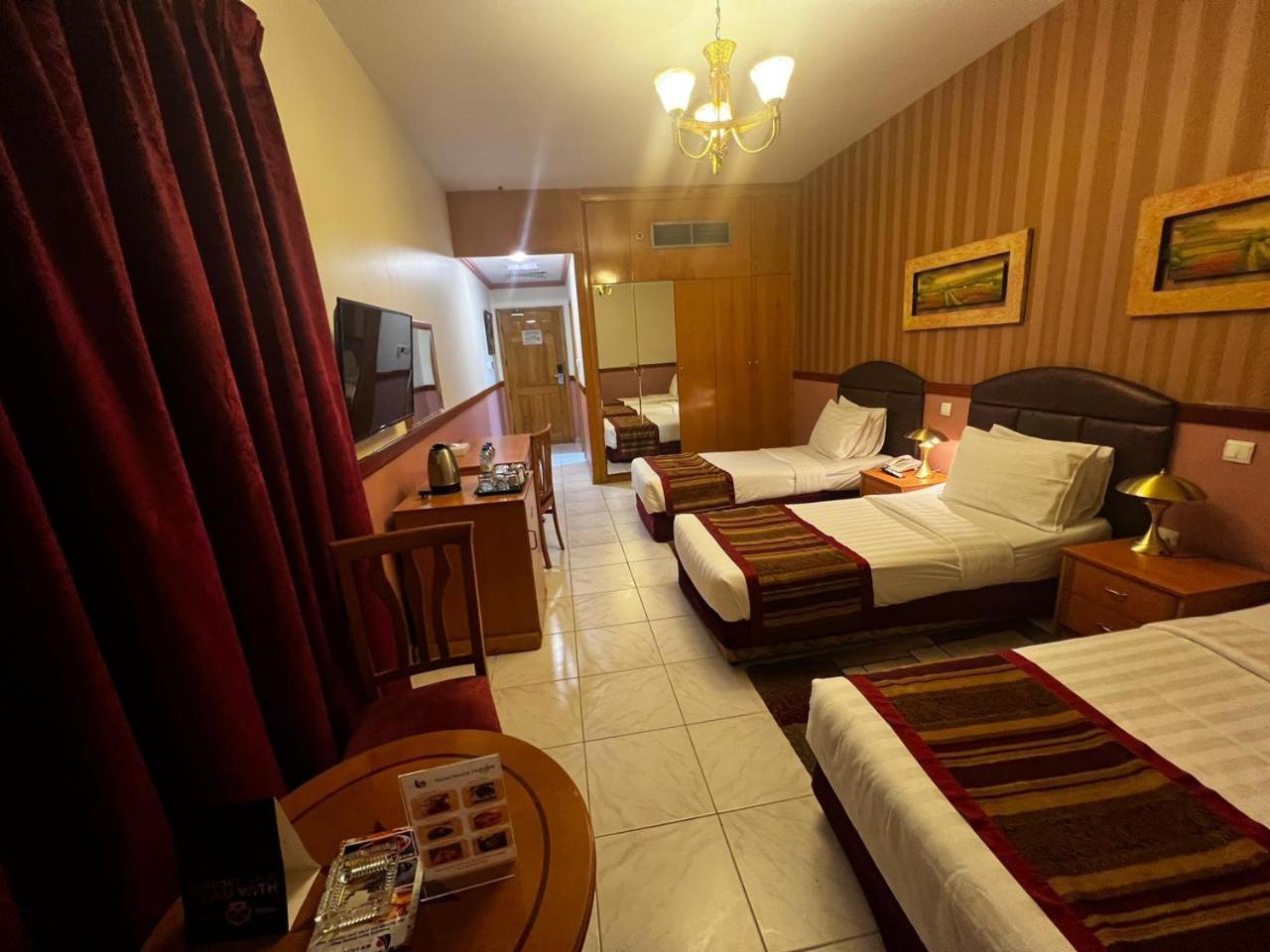 New California Hotel Dubaï Extérieur photo