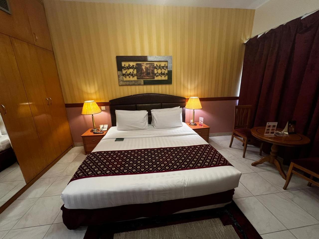 New California Hotel Dubaï Extérieur photo