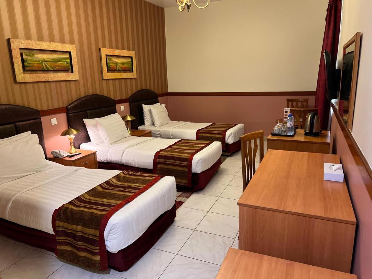 New California Hotel Dubaï Extérieur photo